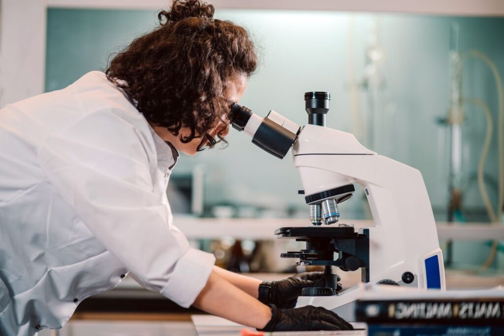 pexels-photo-8851548-8851548 A woman scientist using a microscope in a laboratory setting.